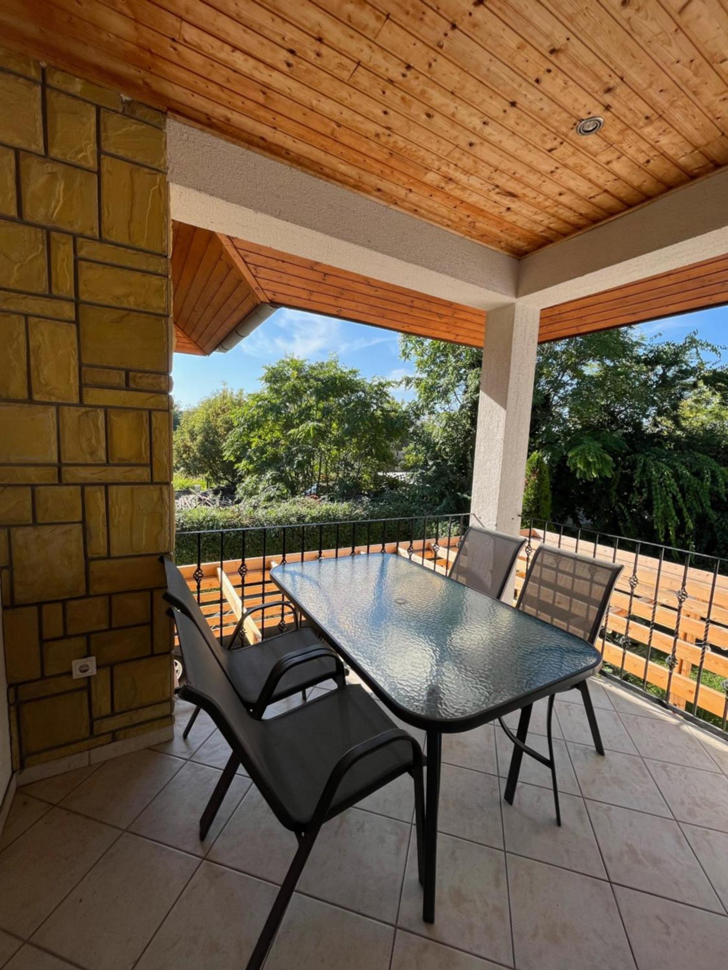 Maja Apartmanhaz バラトンレッレ エクステリア 写真
